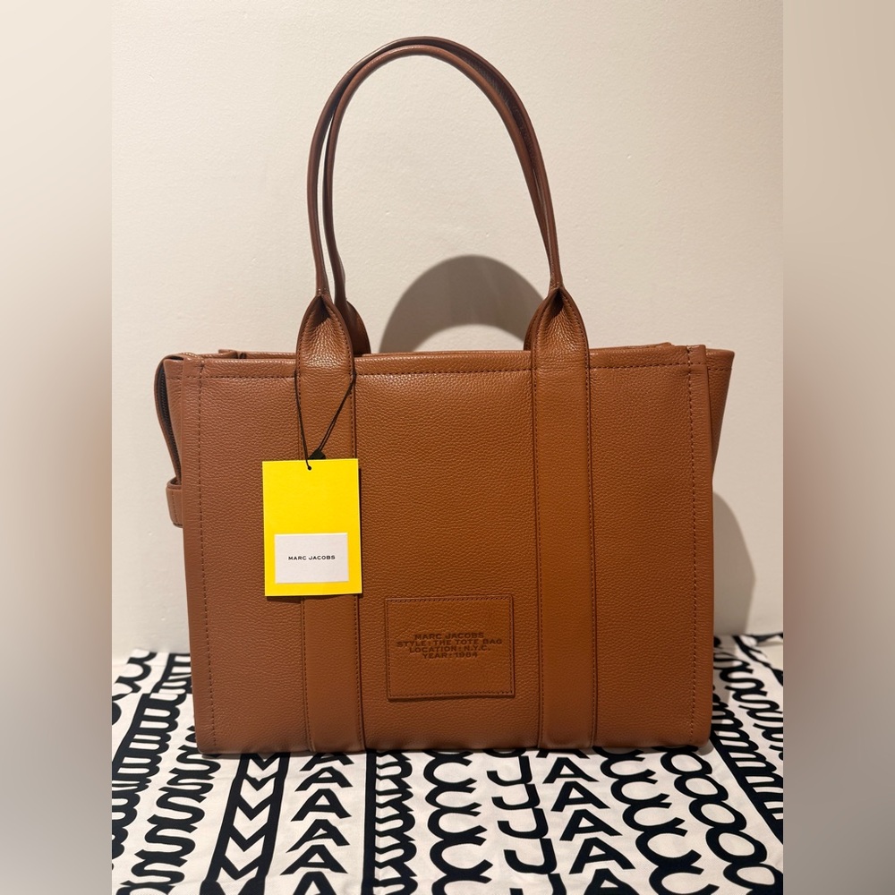 NWT Marc Jacobs large leather the tote bag - argan oil - Picture 3 of 7